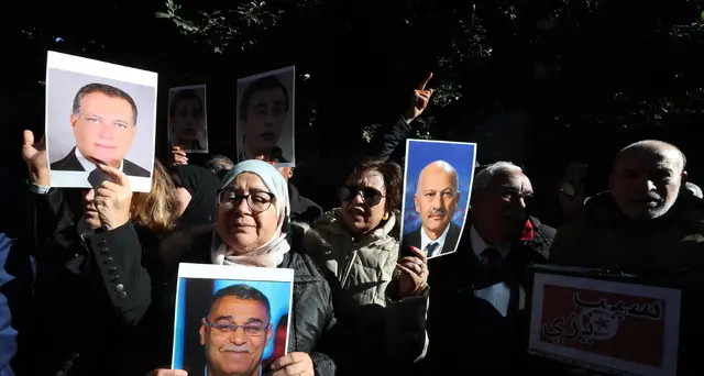 Tunisia: pene tra 13-66 anni a processo per 'cospirazione'