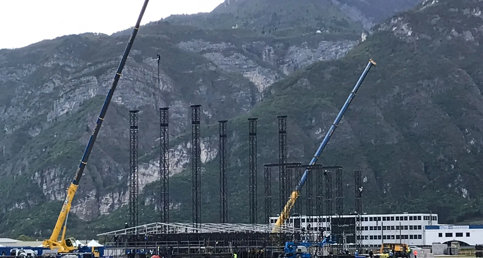 Ecco il grande palco per Vasco: grande come 6 volte piazza Duomo, innalzate le strutture