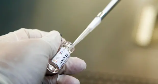 Trentino controcorrente: AstraZeneca anche ai docenti nella categoria soggetti fragili
