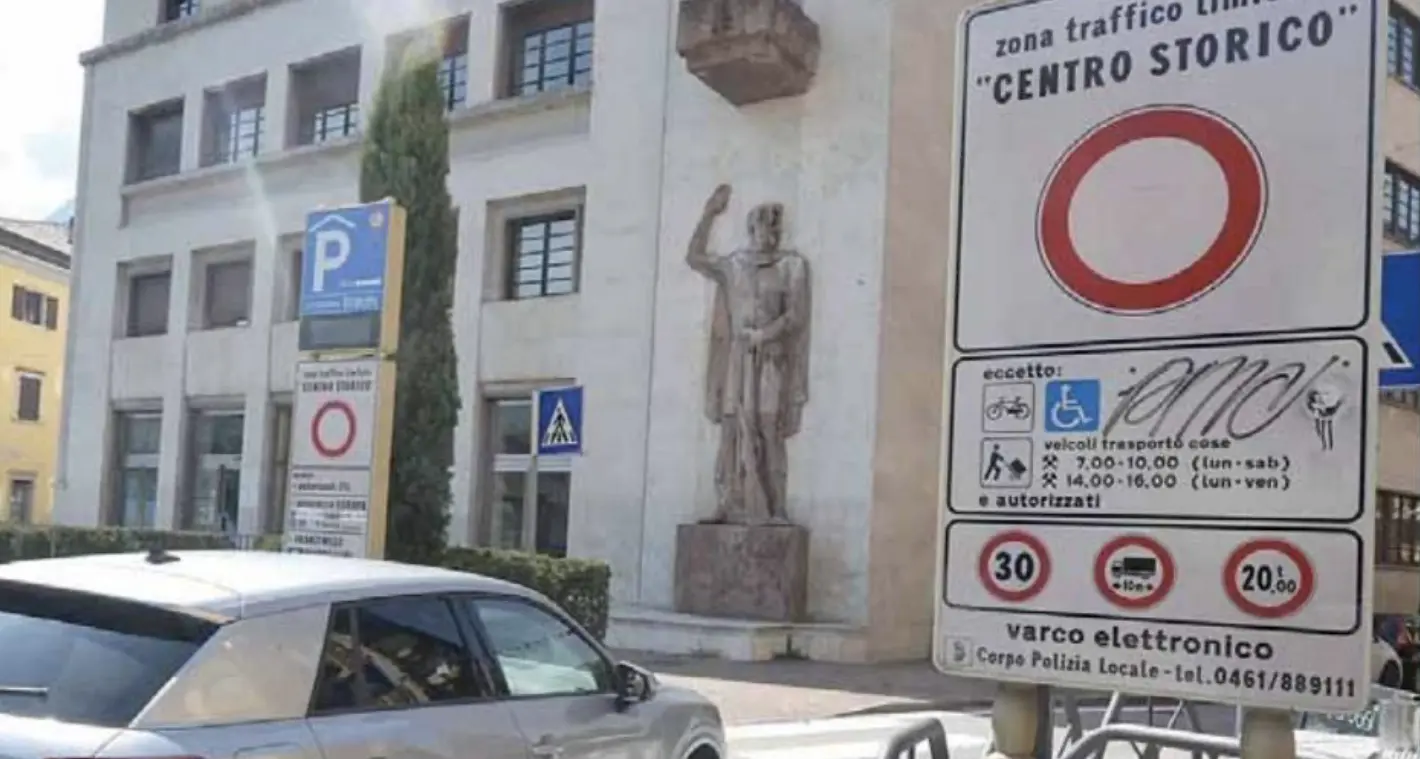 Rivoluzione per l’accesso nella ztl: il permesso potrà essere richiesto e ottenuto via telefonino