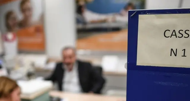 Bankitalia:nel 2021 cresce la spesa per conti correnti a 94 euro