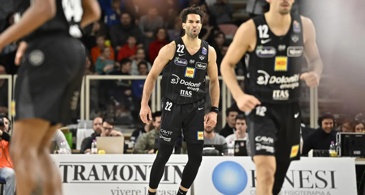 È festa alla BLM Group Arena: l’Aquila Basket vince 90-80 contro Varese