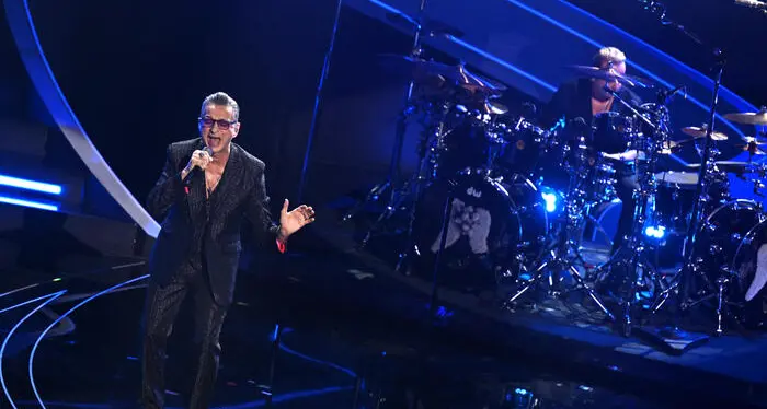 Sanremo, i «Depeche Mode» solcano per la quarta volta in carriera il palco dell’Ariston