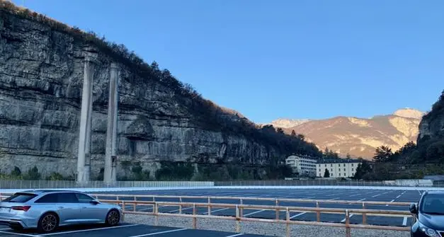 Parcheggio Italcementi, dalla mezzanotte e mezza alle 6 costerà 50 centesimi all’ora
