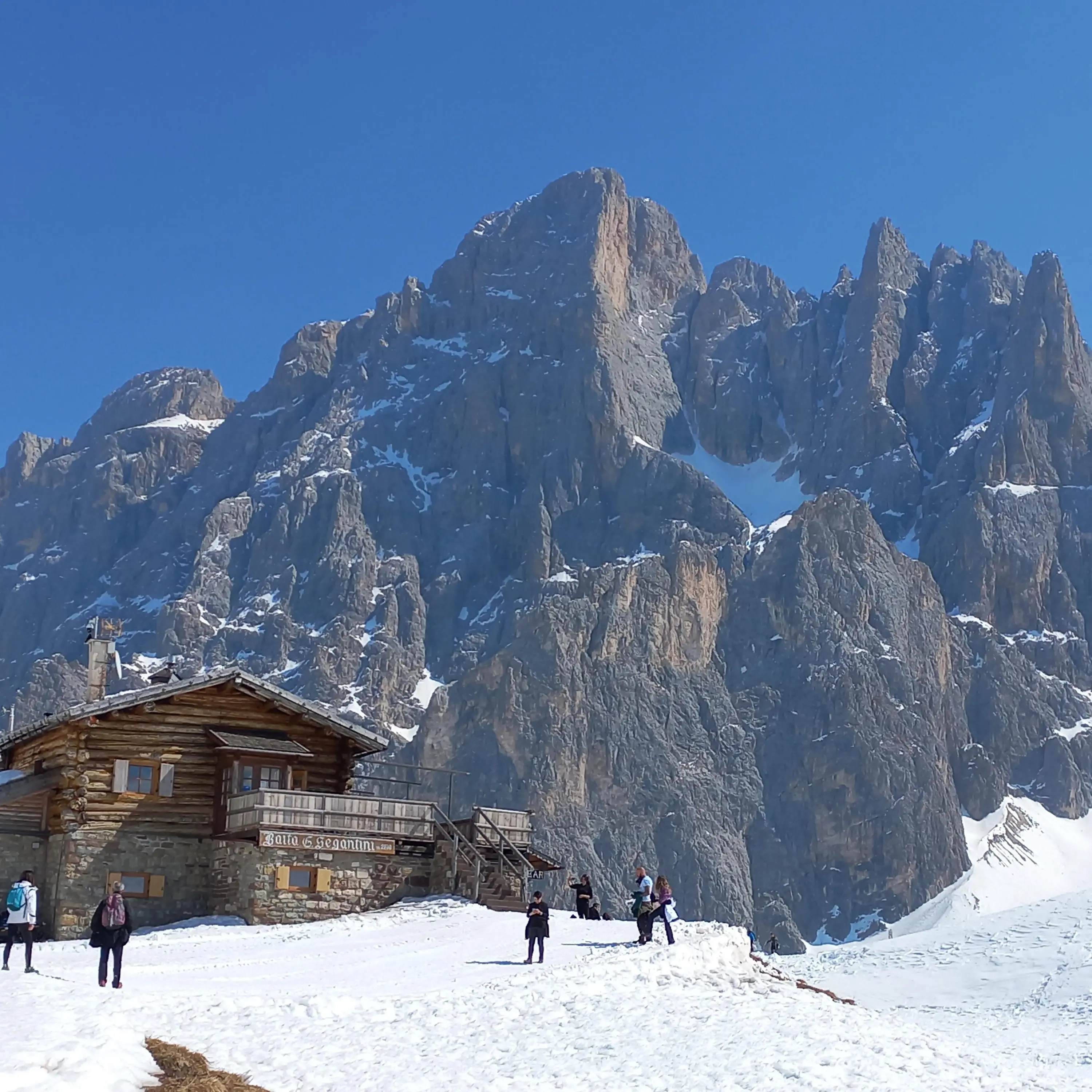 Passo Rolle, Capanna Cervino \"isolata\" dalle piste, e Baita Segantini chiusa per protesta