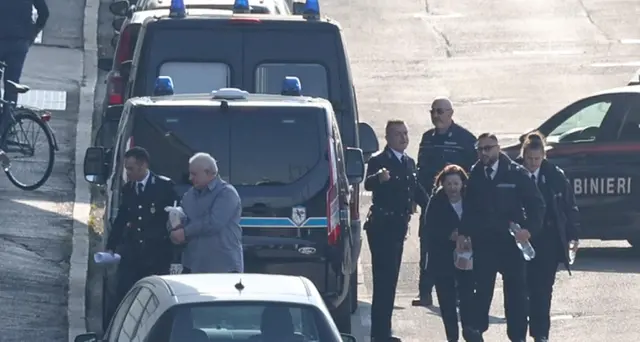 Strage Erba: familiari delle vittime, 'speriamo oggi sia finita'