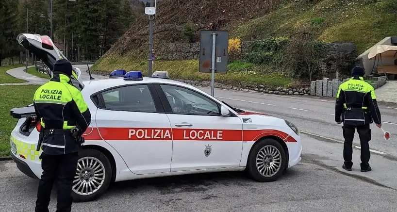 Giudicarie, i controlli della Polizia locale nelle ultime 3 settimane: 6 senza assicurazione e 40 senza revisione