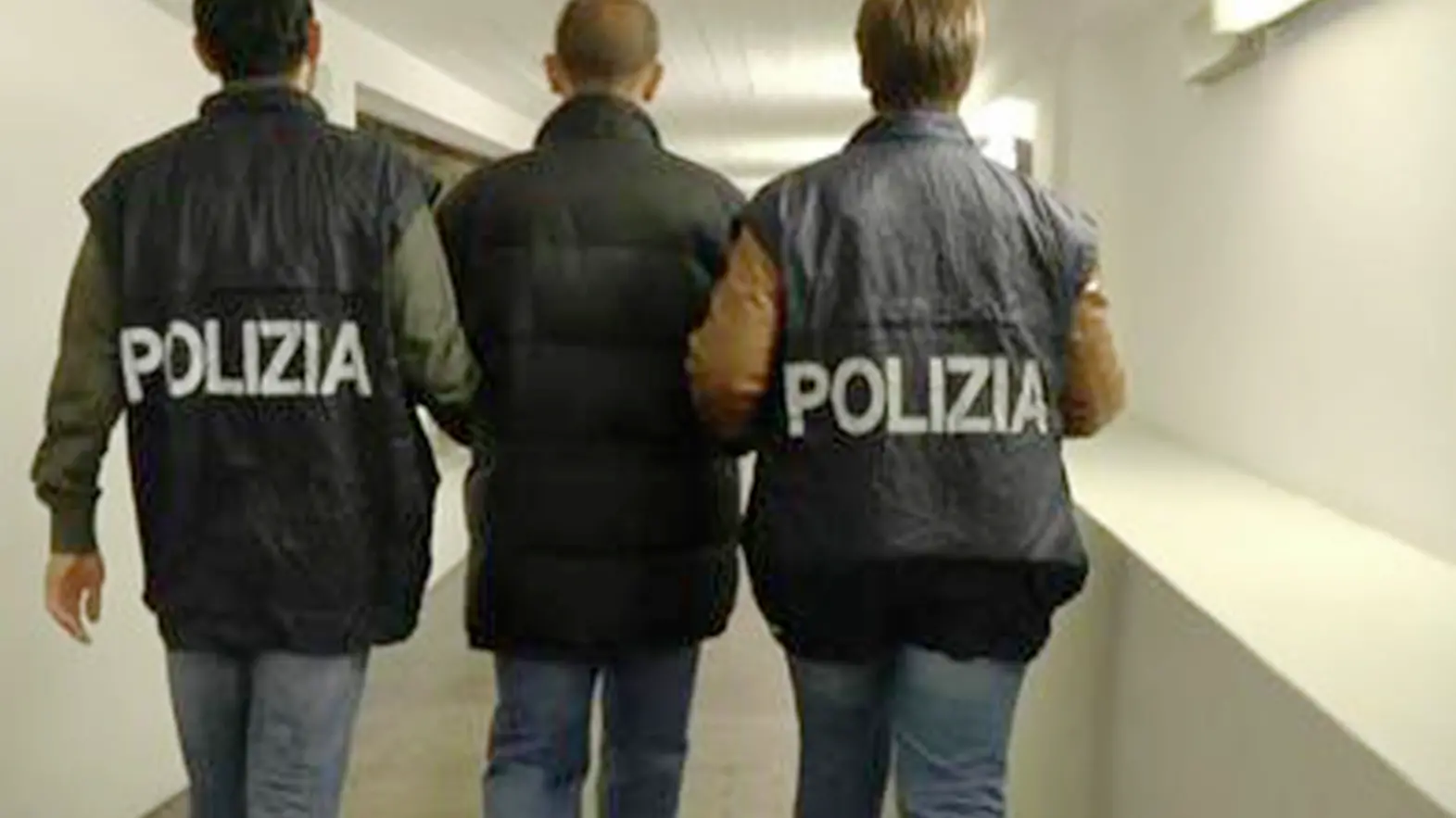FERMO IMMAGINE VIDEO POLIZIA DI