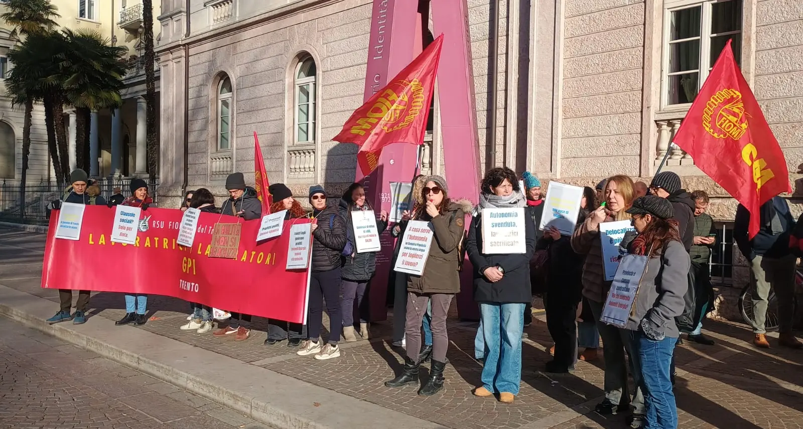 La protesta contro Dolomiti Energia: «Bloccate quella gara»