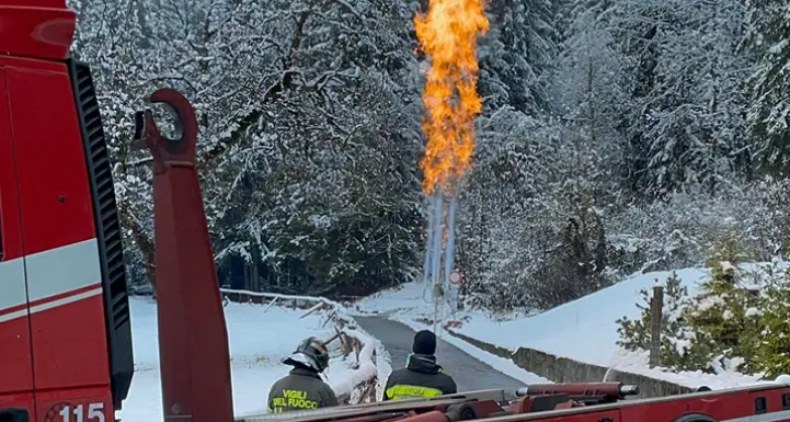 Allarme a Pinzolo: fuga di gas dal serbatoio di un hotel, e incendio domato dai Vigili del Fuoco