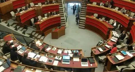 Indennità dei consiglieri regionali, gli aumenti decisi sforano il tetto: ora diarie a rischio taglio