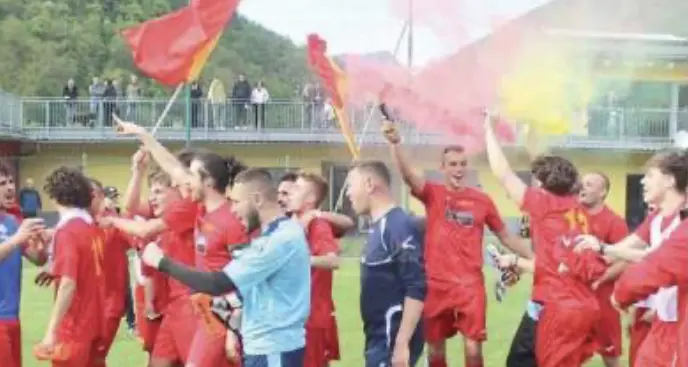 «Sbalonade en Valsugana», il calcio locale in 500 foto: il libro di Michele Gretter e Federico Roat
