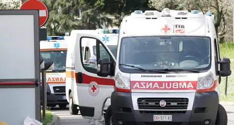 Pavia, a 4 anni rimane tutta la notte accanto alla mamma morta: \"Fate piano, dorme\"