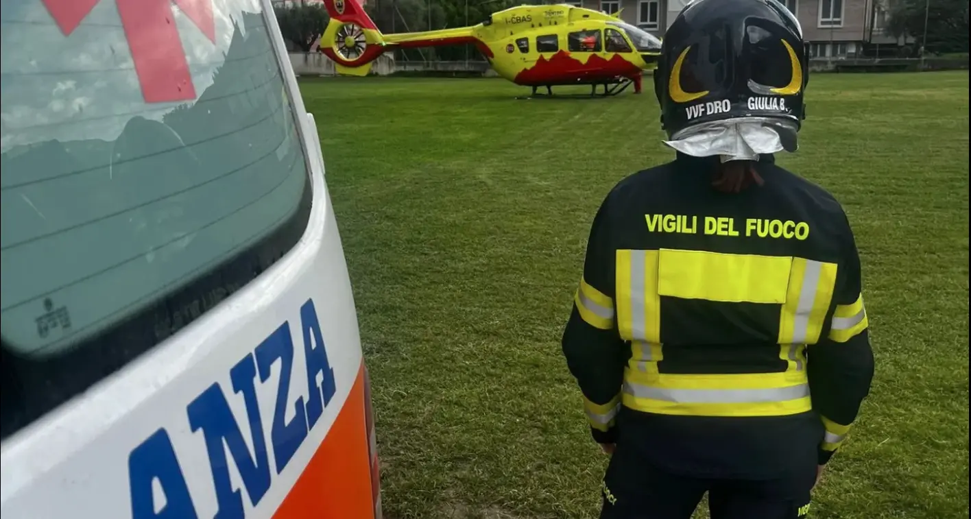 Spormaggiore, con il Vespino escono di strada: feriti gravi due ragazzi