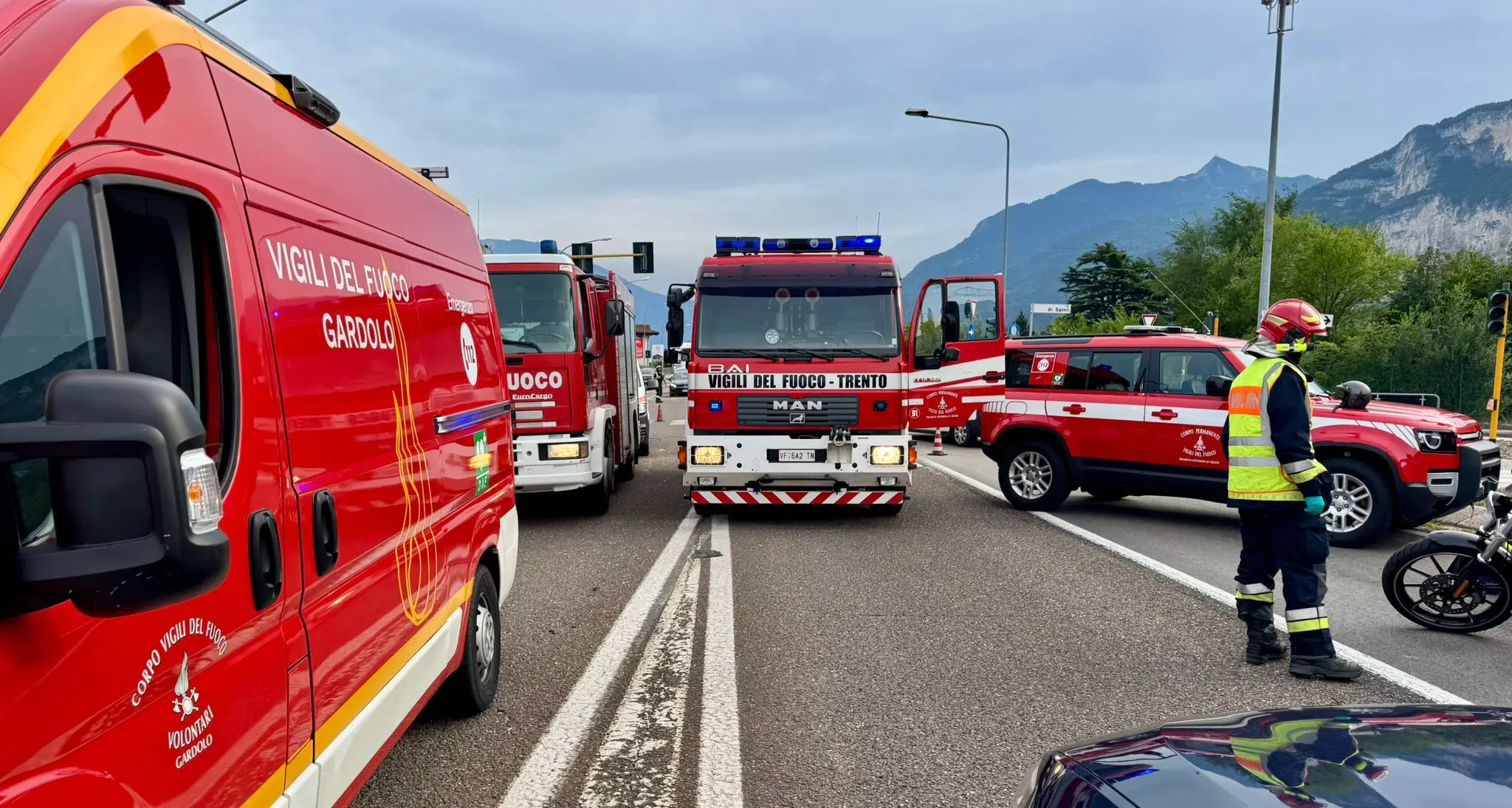 Doppio tamponamento a Spini: una motociclista trasportata in ospedale