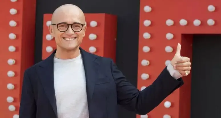 Signorini sospende gli impegni con Mediaset: “Campagna calunniosa e diffamatoria”
