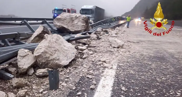 Strade tra Friuli Venezia Giulia e Veneto bloccate a causa di due frane provocate da un forte maltempo