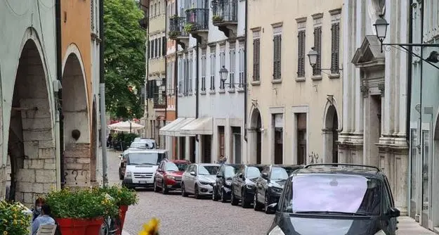 Trento, universitario aggredito al bancone di un bar da uno sconosciuto