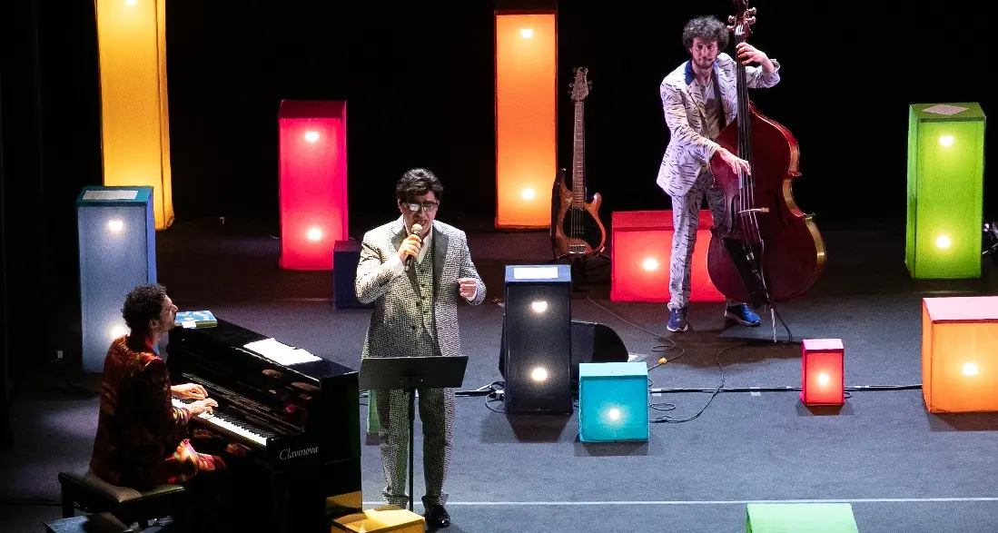 “Ci vuole orecchio. Elio canta e recita Enzo Jannacci”