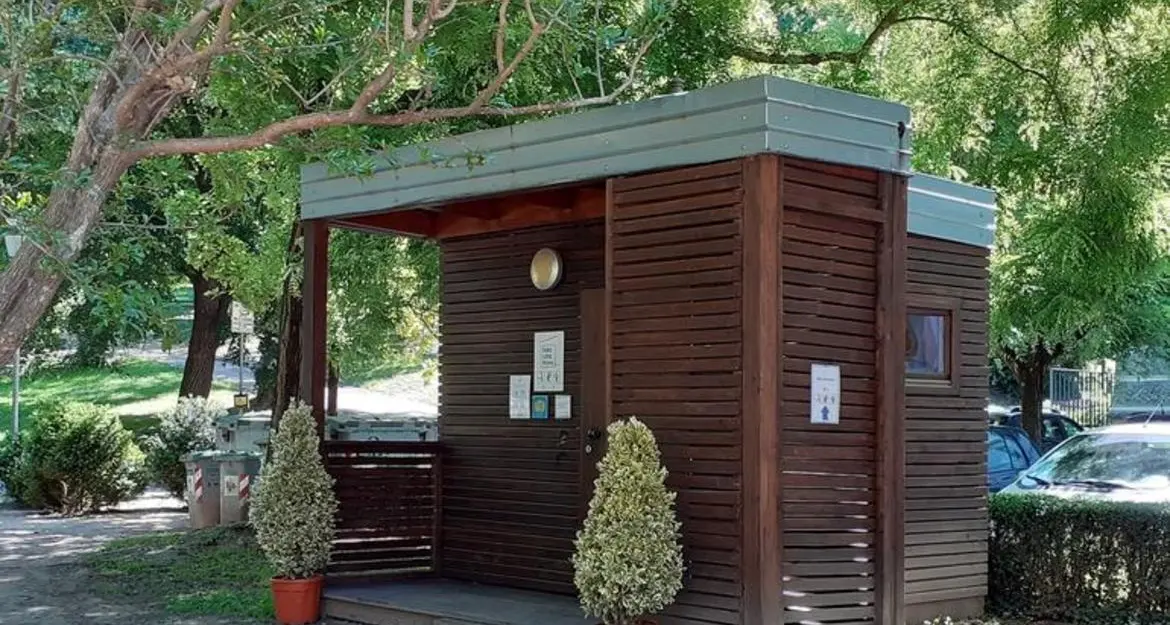Riapre la Baby little home in piazza Venezia a Trento: la casetta in legno è dedicata alle famiglie con neonati