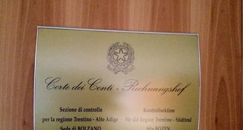Timbrava, ma poi usciva per questioni private: il medico dovrà mettere mano al portafoglio