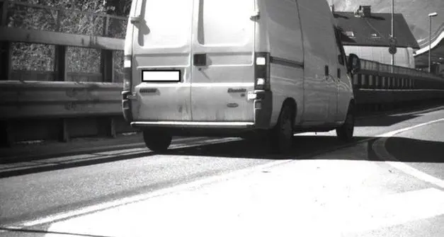 Sfreccia per Bolzano ai 107 chilometri all’ora: multa di 543 euro, ritiro della patente e sei punti in meno