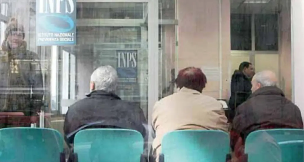 Pensioni sospese per cumulo e soldi da restituire, Inps battuta