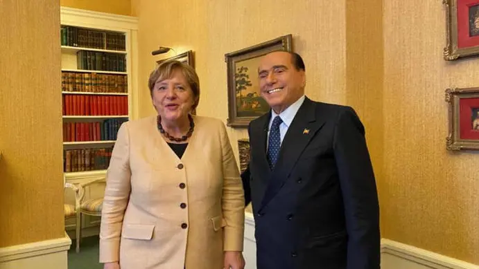 FACEBOOK SILVIO BERLUSCONI