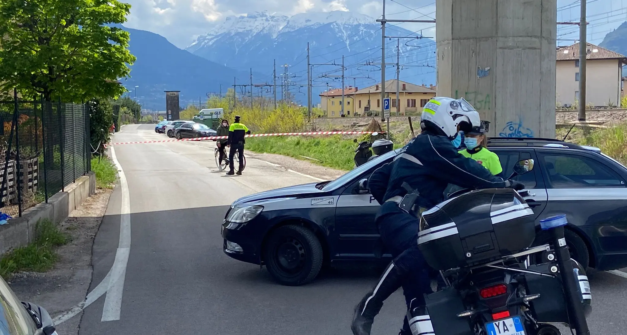 Malore fatale per un motociclista di 66 anni, inutili gli immediati soccorsi