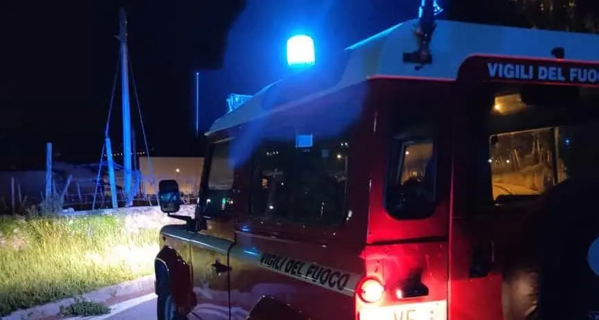 Troppi furti notturni, i vigili del fuoco fanno le «ronde» preventive
