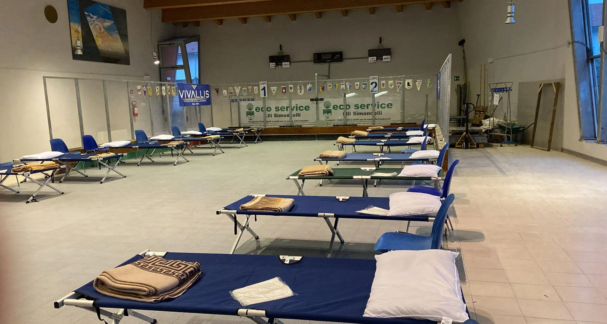 Dormitorio, arriva la soluzione in extremis dal Comune: 24 posti letto al bocciodromo in Clarina
