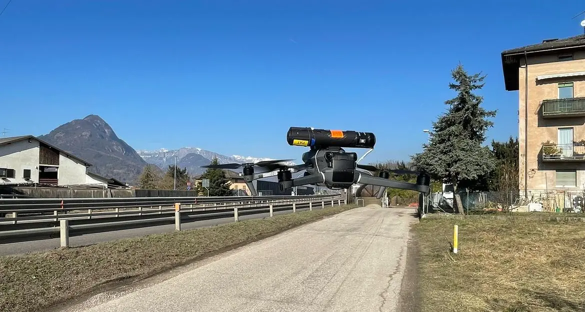 Prima volta in Italia: droni sulle strade del Trentino, rilievi senza bloccare il traffico