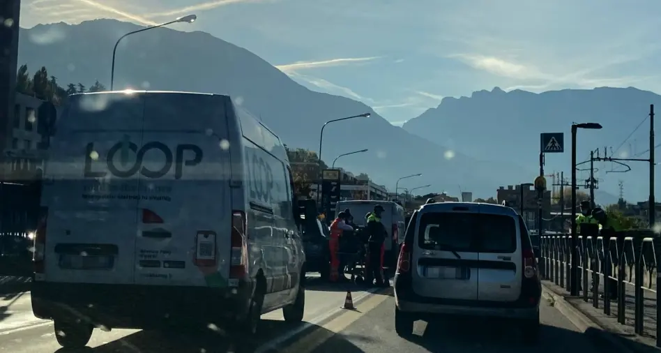 Maxi-tamponamento in via Brennero, traffico paralizzato e lunghissime code