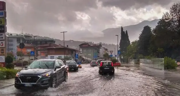 Un’altra allerta gialla: dalle 12 di domani fino alle 24 di martedì forti temporali e raffiche di vento fino a 100 km/h